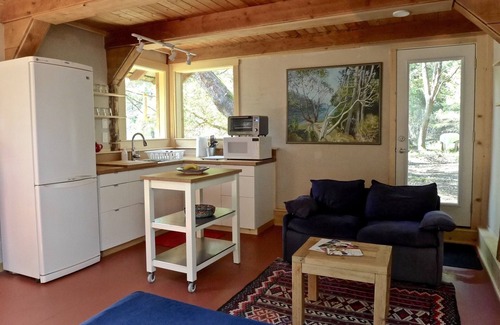Salt Spring Island Cottage | South End Gem