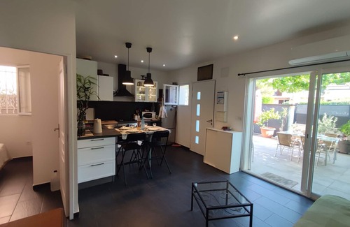 Saint-Mandrier-sur-Mer House | South-facing cottage, air-conditioned, 1' from the sea