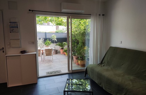 Saint-Mandrier-sur-Mer House | South-facing cottage, air-conditioned, 1' from the sea