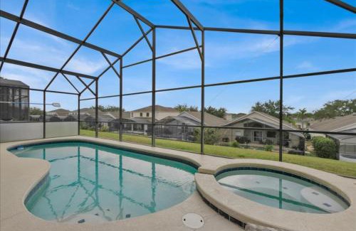 Highgate Park House | South Facing 4 Br Spacious Pool Home