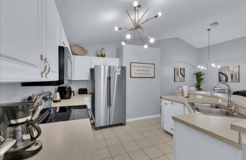 Highgate Park House | South Facing 4 Br Spacious Pool Home