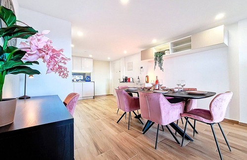 Lo Rufete Apartment | South facing balcony with town views