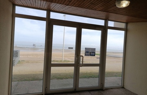 Bernieres-sur-Mer Apartment | South-facing apartment with balcony in the heart of the D-Day beaches