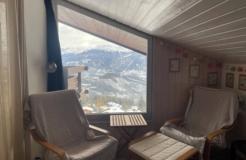 Anzere Apartment | South-facing mountain studio with fireplace, fully-equipped kitchen and breathtaking views.