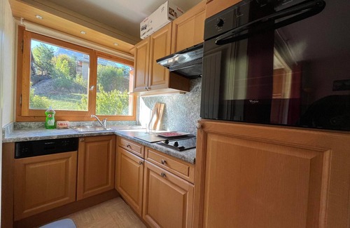 Le Sauze Apartment | South-facing T2 apartment, ski-in/ski-out, 6 ppl, Ski locker