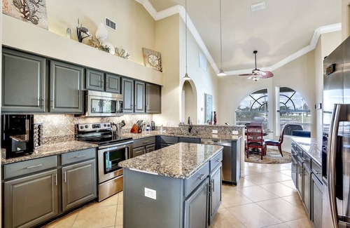Pelican House | South Facing Utmost Luxury Direct Gulf Access With Pool & Dock