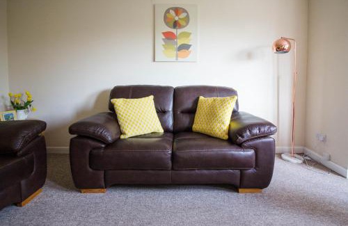 Craigleith Apartment | South Groathill - Lovely 2 bed with Castle View