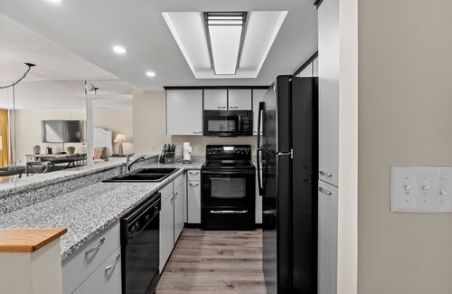 Arcadian Shores Condo | South Hampton 902 w/Outdoor Pool & Beach