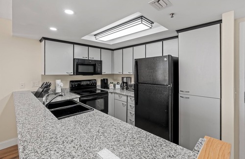 Arcadian Shores Condo | South Hampton 902 w/Outdoor Pool & Beach