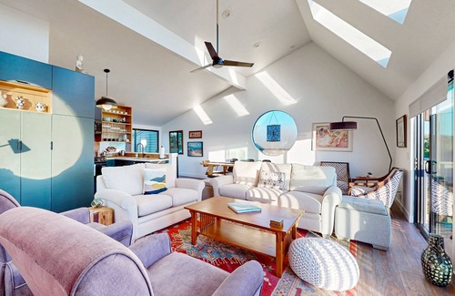 Bodega Bay House | South Harbour Retreat | Water Views | Walk to Beach, Golf Course & Hiking