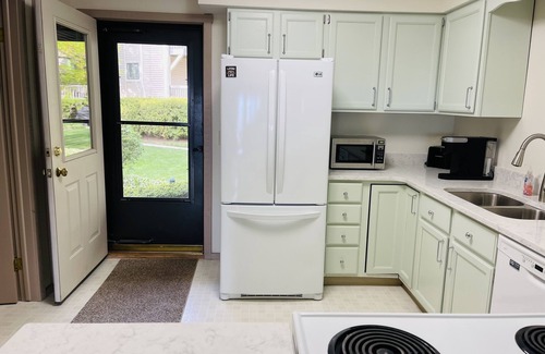 South Haven Condo | South Haven Condo w/LAKE MICHIGAN + LIGHTHOUSE VIEWS w/POOL + PRIVATE BEACH