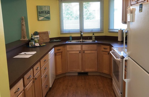 South Haven Condo | South Haven - No Stairs - Condo with Pool - 2 minute Walk to Beach!