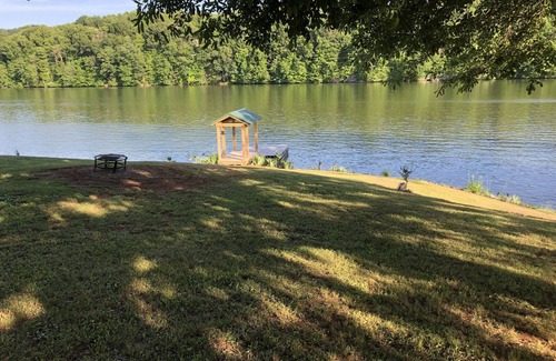 Abingdon RV Rental | South Holston LAKE FRONT area for camping, has water from hose only. No hookups.