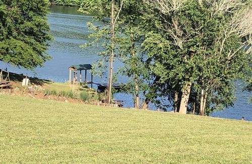 Abingdon RV Rental | South Holston LAKE FRONT area for camping, has water from hose only. No hookups.