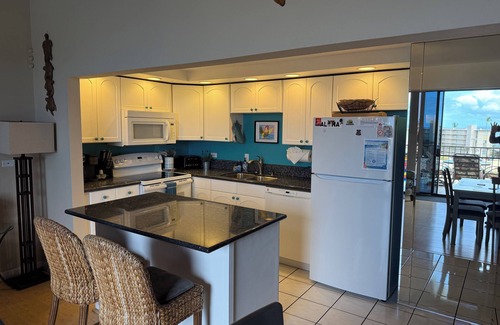 Kihei Condo | South Kihei Ocean & Mountain Views! Steps to Kamaole 1 Beach Park & more!