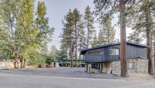 Lakeside Park Apartment | South Lake Chalet Boutique Suites - walk to Heavenly & Lake Tahoe