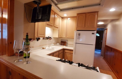 Y Area House | South Lake Tahoe Adventure Homebase with attached garage