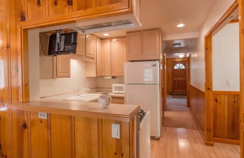 Y Area House | South Lake Tahoe Adventure Homebase with attached garage