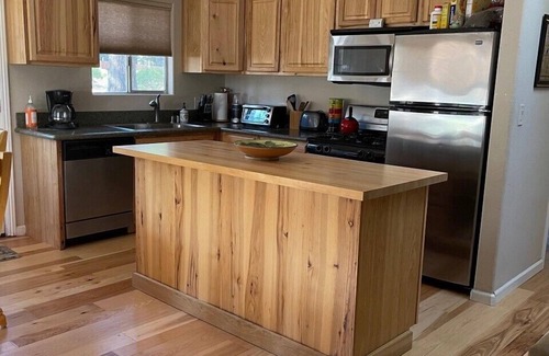 North Upper Truckee House | South Lake Tahoe, Tahoe Paradise, The Perfect Location Getaway !
