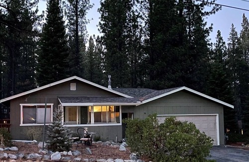 North Upper Truckee House | South Lake Tahoe, Tahoe Paradise, The Perfect Location Getaway !