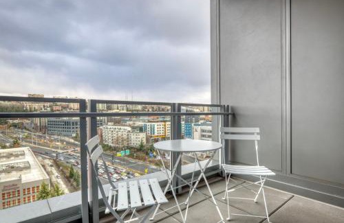 South Lake Union Apartment | South Lake Union 2br w gym roof nr restaurants SEA-554