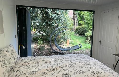 Carshalton South and Clockhouse Apartment | South London - Luxury Urban Cabin Retreat
