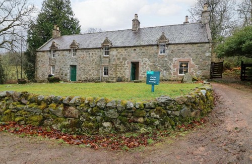 Alford House | South Mains Cottage - Craigievar Castle