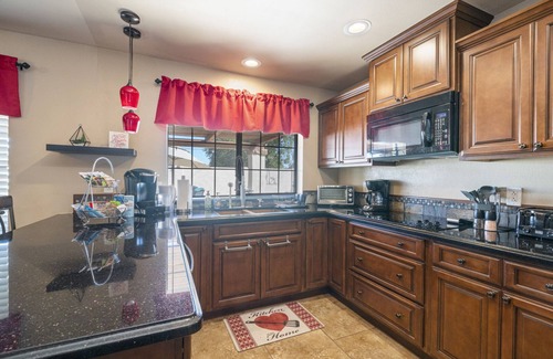 Desert Foothills Estates House | South Mountain Retreat - Free Heated Pool, Tesla outlet, RV Parking