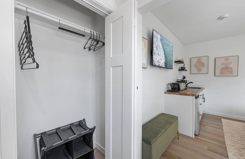 South Oceanside House | South Oceanside Bungalow 2 - Deluxe Queen Studio + Patio