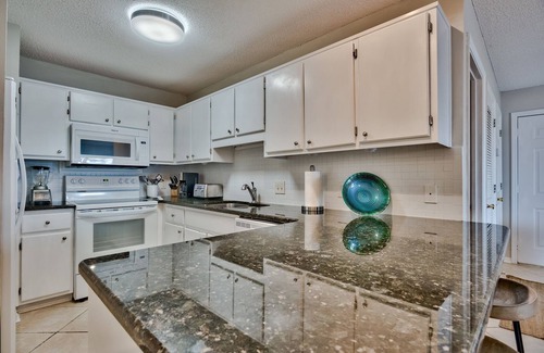 Seagrove Beach Condo | South of 30A/Walk to Beach! Pool and Tennis Courts
