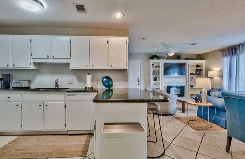 Seagrove Beach Condo | South of 30A/Walk to Beach! Pool and Tennis Courts