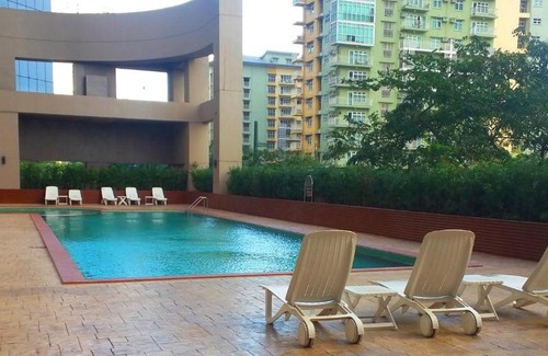 Bonifacio Global City Apartment | South of Market Private Residences