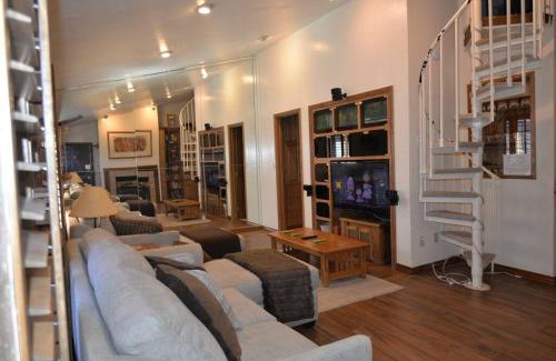 Brian Head Apartment | South Penthouse Pool-Spa Ski-in out Gym, Sauna, Laundry, BBQ