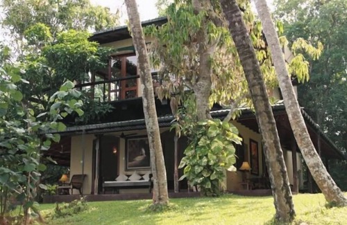 Kathaluwa Cottage | South Point Cottage- 3 bedroom stunning lake front property. Ideal for family.