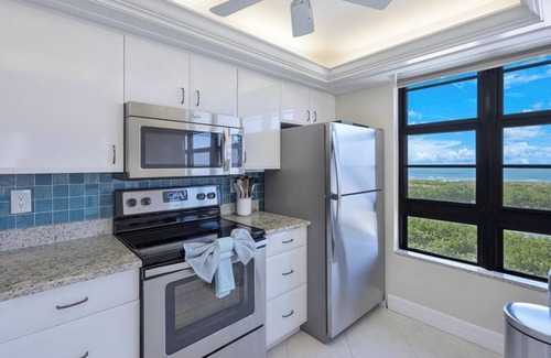 Marco Island Condo | SOUTH SEAS 912 - Weekly Beachfront Vacations Permitted !