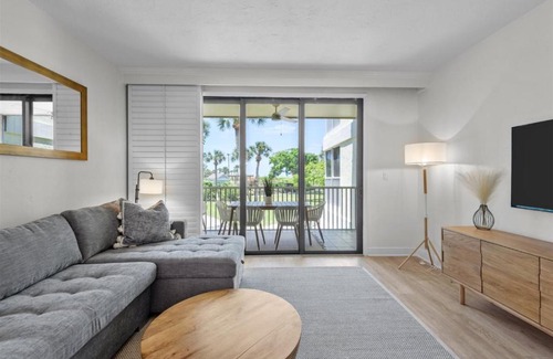 Captiva Apartment | South Seas Beach Villa 2111