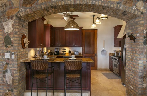 Skytop House | South Shore Villa - 4 bed- 4 1/2 bath. Amazing views, Upper Skytop Road!