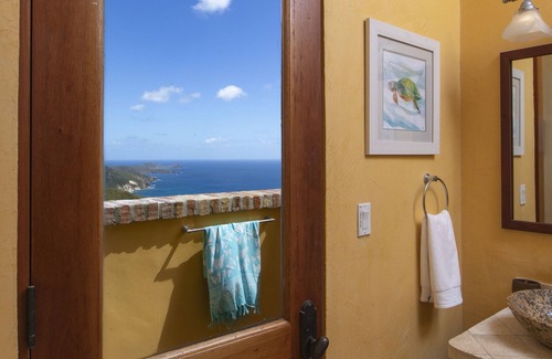 Skytop House | South Shore Villa - 4 bed- 4 1/2 bath. Amazing views, Upper Skytop Road!