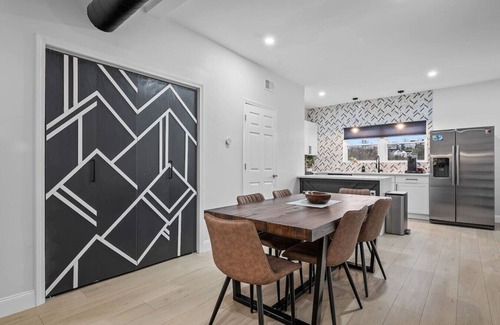 South Side Slopes House | South Side Slopes Townhome | 3BR |Free Str Parking | City Views