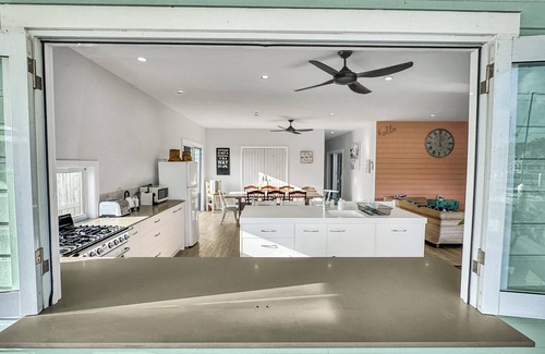 Gold Coast House | South Stradbroke Island Waters - family beach house 4 bedroom on the water *NEW*