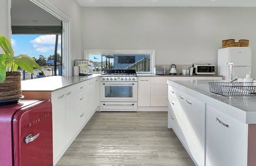 Gold Coast House | South Stradbroke Island Waters - family beach house 4 bedroom on the water *NEW*