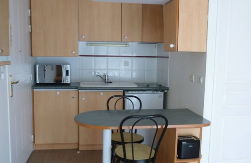 La Rochelle Apartment | South terrace apartment with pool view of the residence, parking, proximity to the sea
