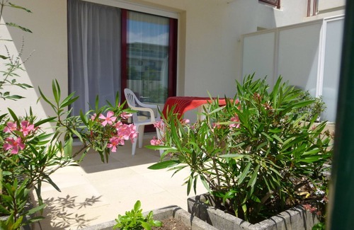 La Rochelle Apartment | South terrace apartment with pool view of the residence, parking, proximity to the sea