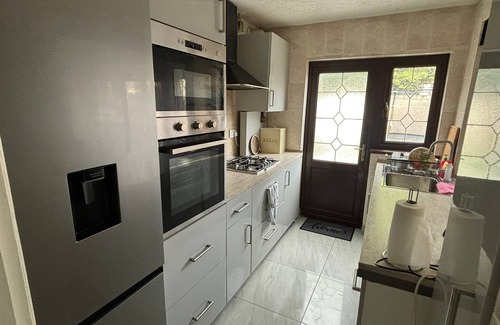 Ravensbury House | South West London (Mitcham) 3 bedroom Semi Detached House