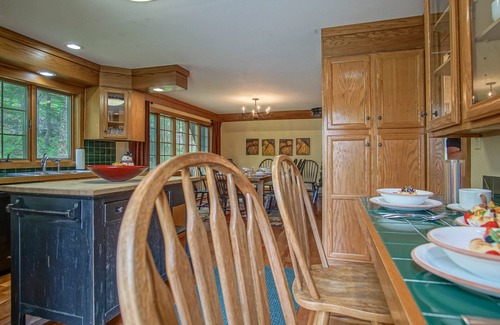 Snowshoe House | South Westridge Road 44 - Spectacular 4 Br Home Walk To Shay's Revenge