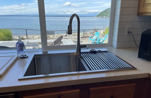 Clinton House | South Whidbey Island - No Bank Waterfront Beach house