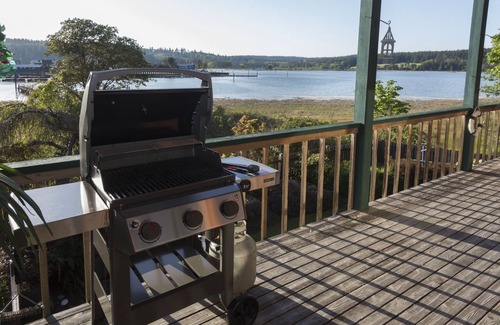Clinton House | South Whidbey with water view, beach and hiking