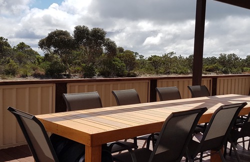 Bremer Bay House | "SOUTH WINDS" Large Modern family house close to shop, parks and river