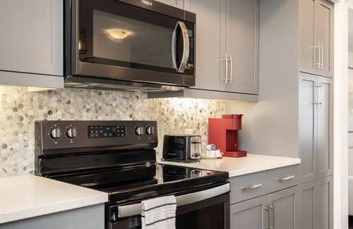 Fort Gary Condo | South Winnipeg Modern 3BR 2.5BATH+ Free Parking (214-325)