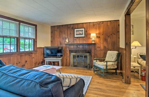 South Yarmouth House | South Yarmouth Cottage about Half Mi to Beaches!